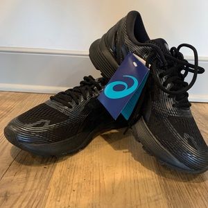 BRAND NEW ASICS NIMBUS running shoes